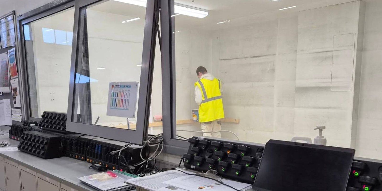 HPH decorator redecorating an operational office inside Aldi Darlington Distribution Centre